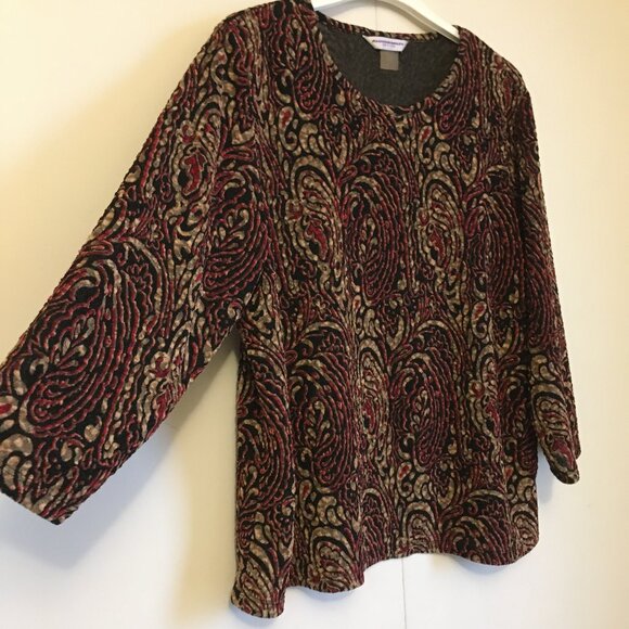 Festive Paisley Raised Texture Top - Picture 4 of 16